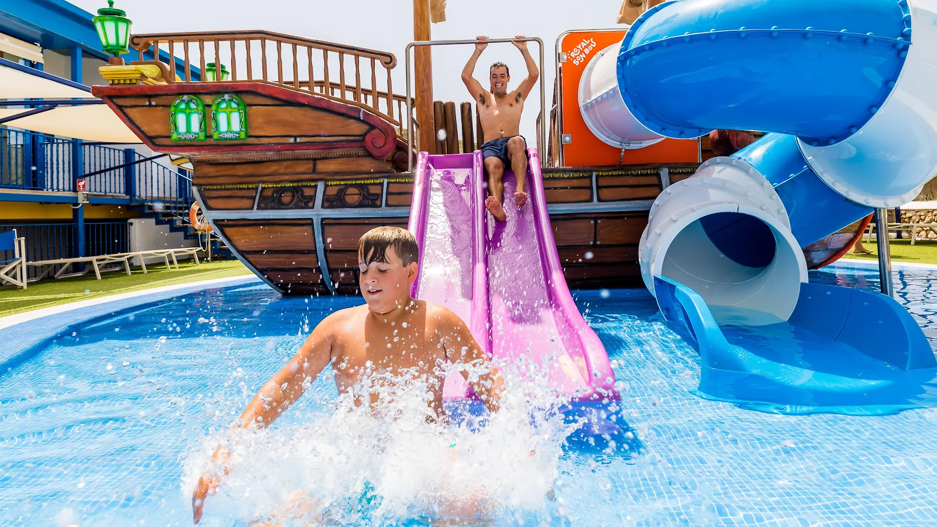 Hotel Royal Son Bou Family Club 4*,