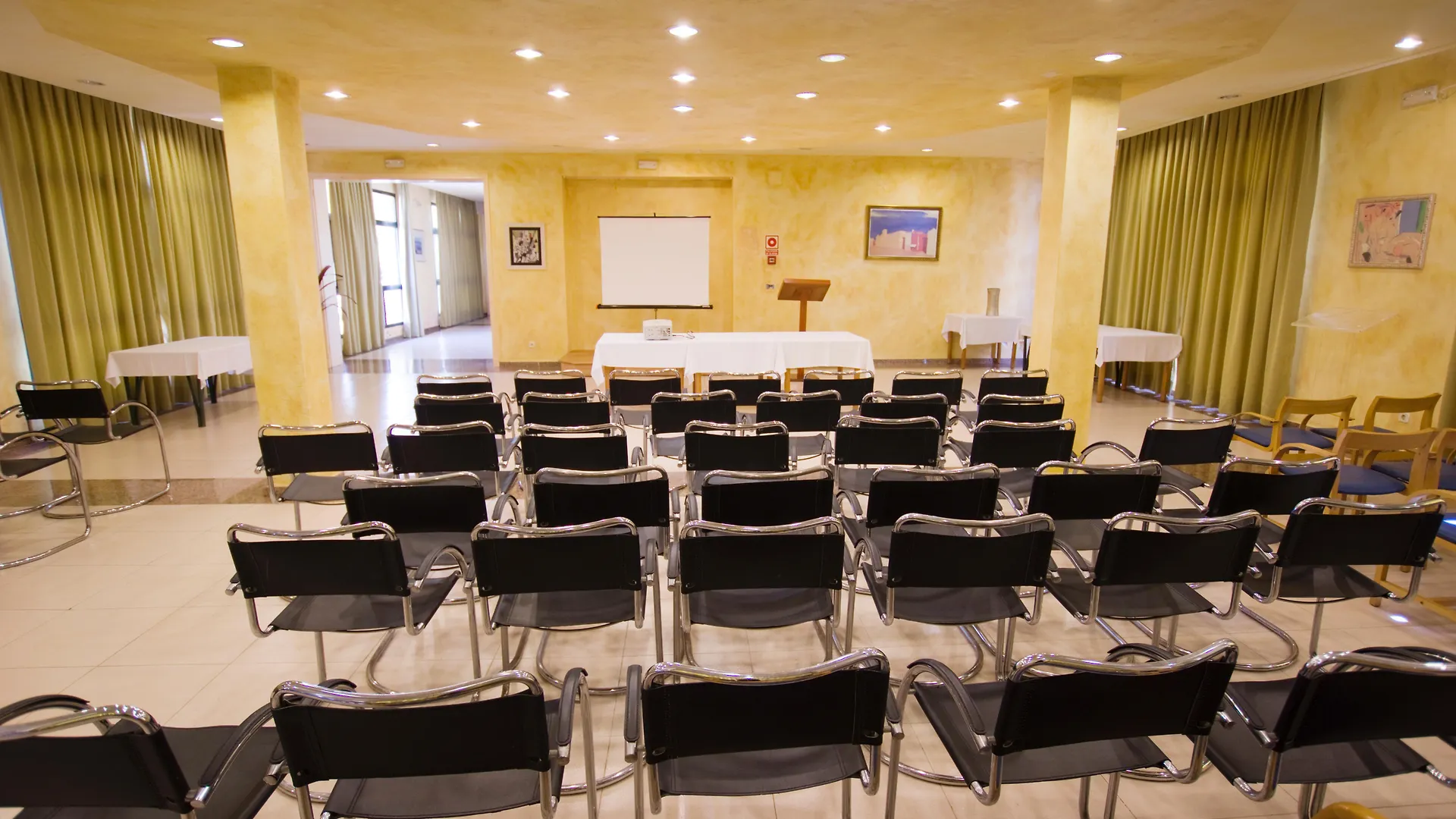 Hotel Royal Son Bou Family Club 4*,